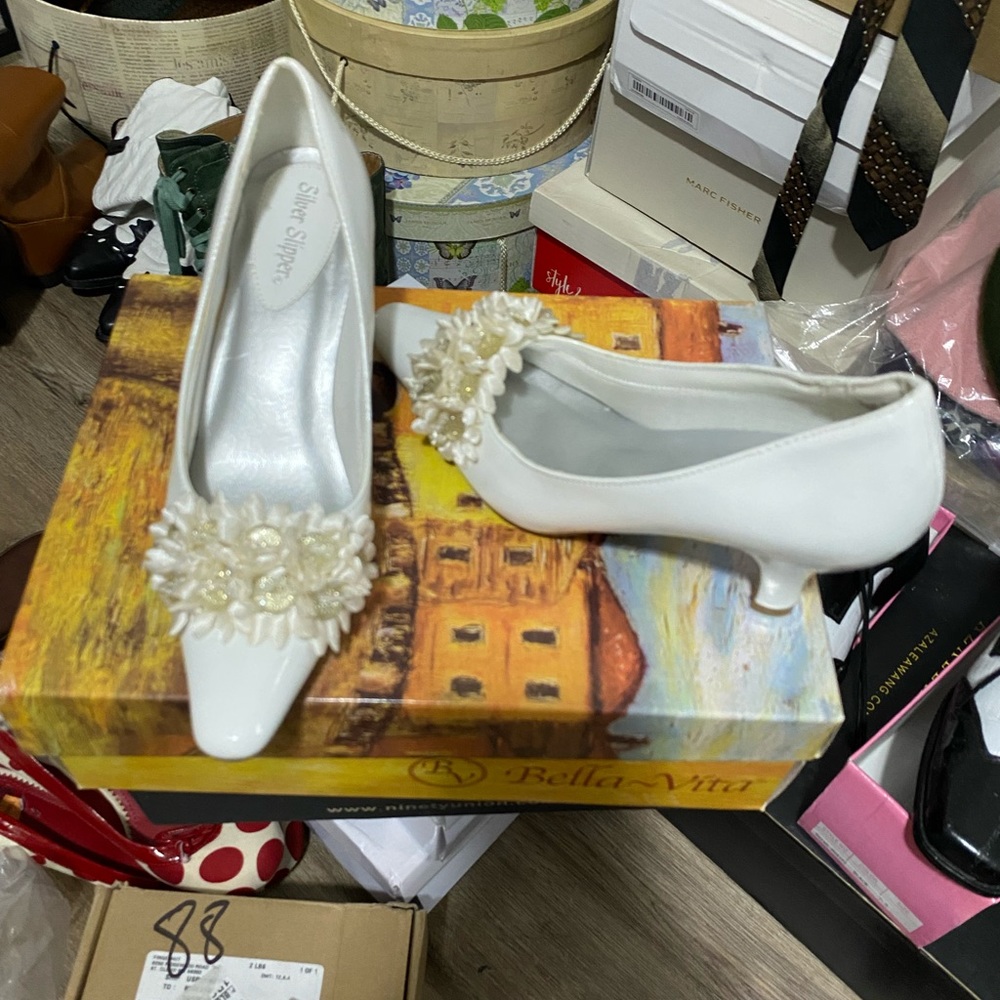 Ladies pumps